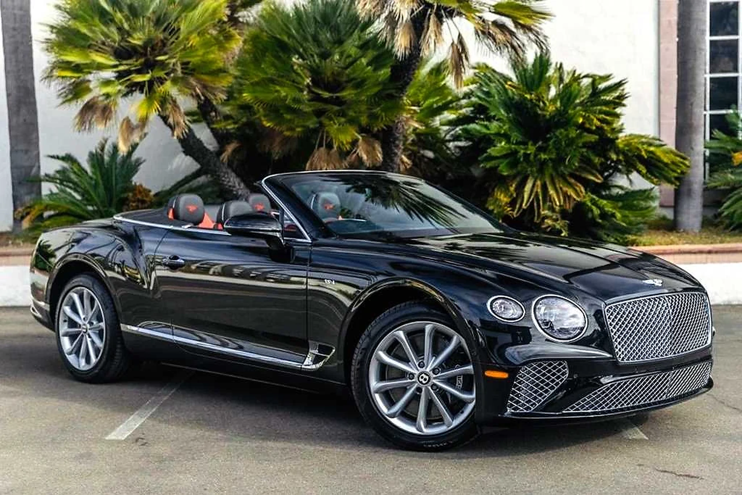 Bentley Continental GTC detail relevant to grand-touring car rentals on RENT MIAMI LUXURY