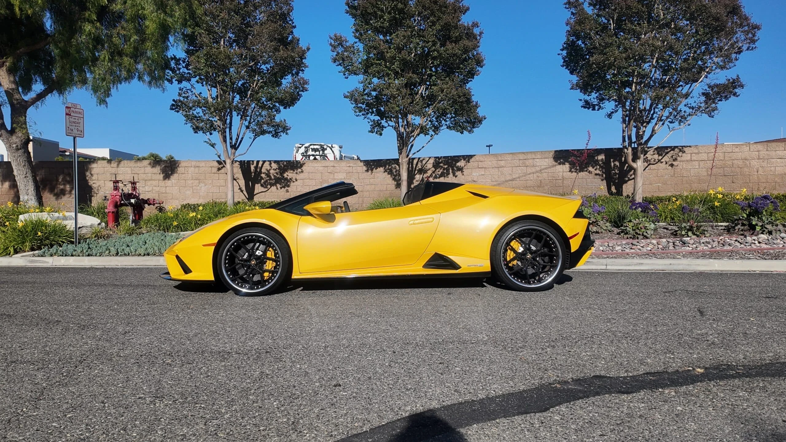 Lamborghini Huracán EVO Spyder detail relevant to miami vacation car rentals on RENT MIAMI LUXURY