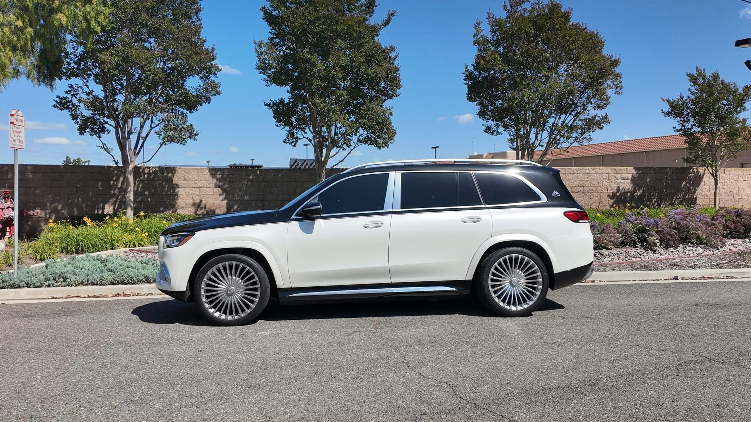 Mercedes-Maybach GLS 600 detail relevant to weekly & monthly rentals on RENT MIAMI LUXURY