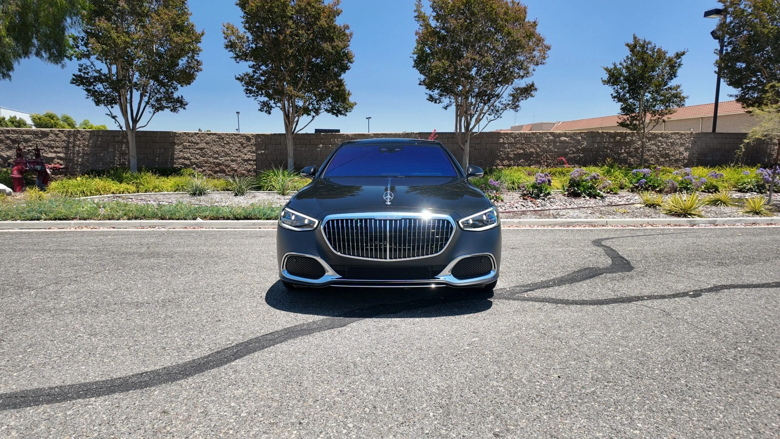 Mercedes-Maybach S 580 detail relevant to business-trip luxury car rentals on RENT MIAMI LUXURY