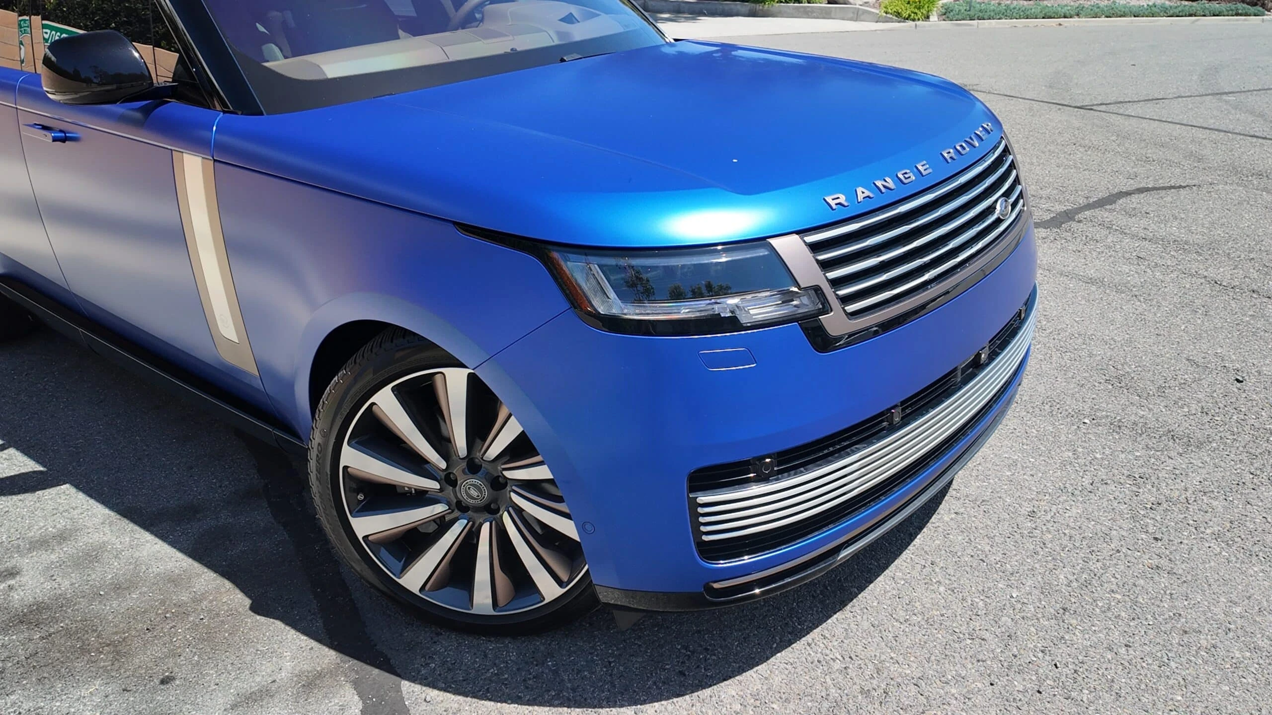 Range Rover SV photographed for the RENT MIAMI LUXURY disclosure guide