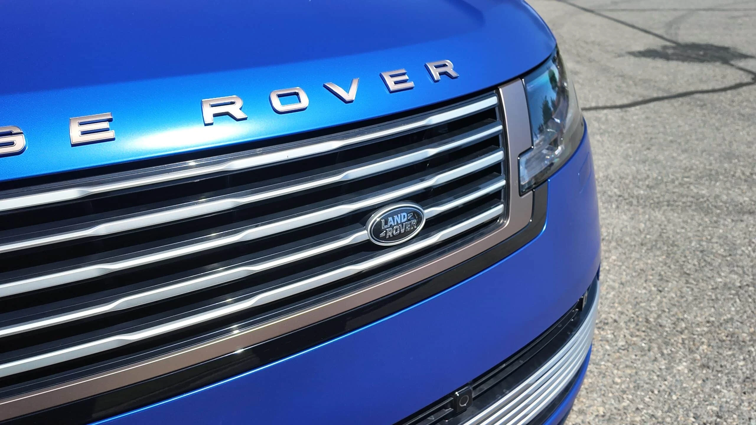 Range Rover SV photographed for the RENT MIAMI LUXURY method guide