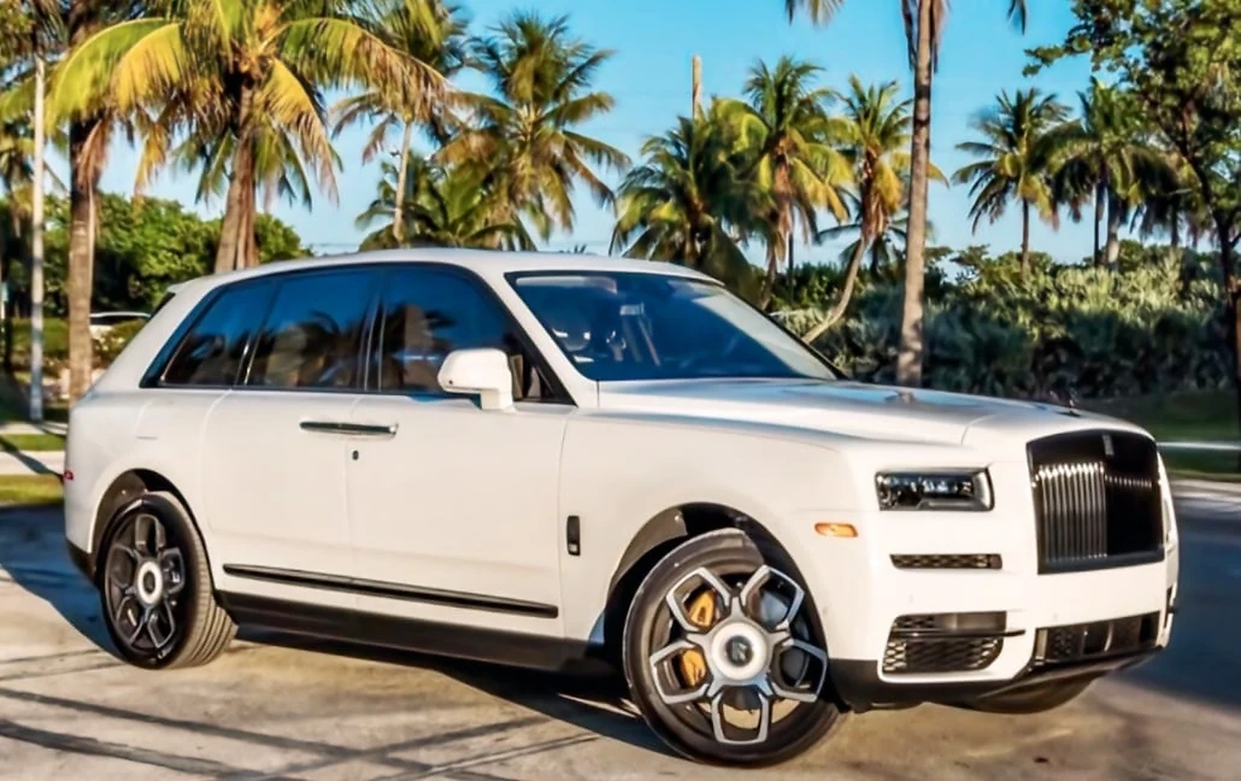 Rolls-Royce Cullinan Black Badge exterior for miami villa car delivery