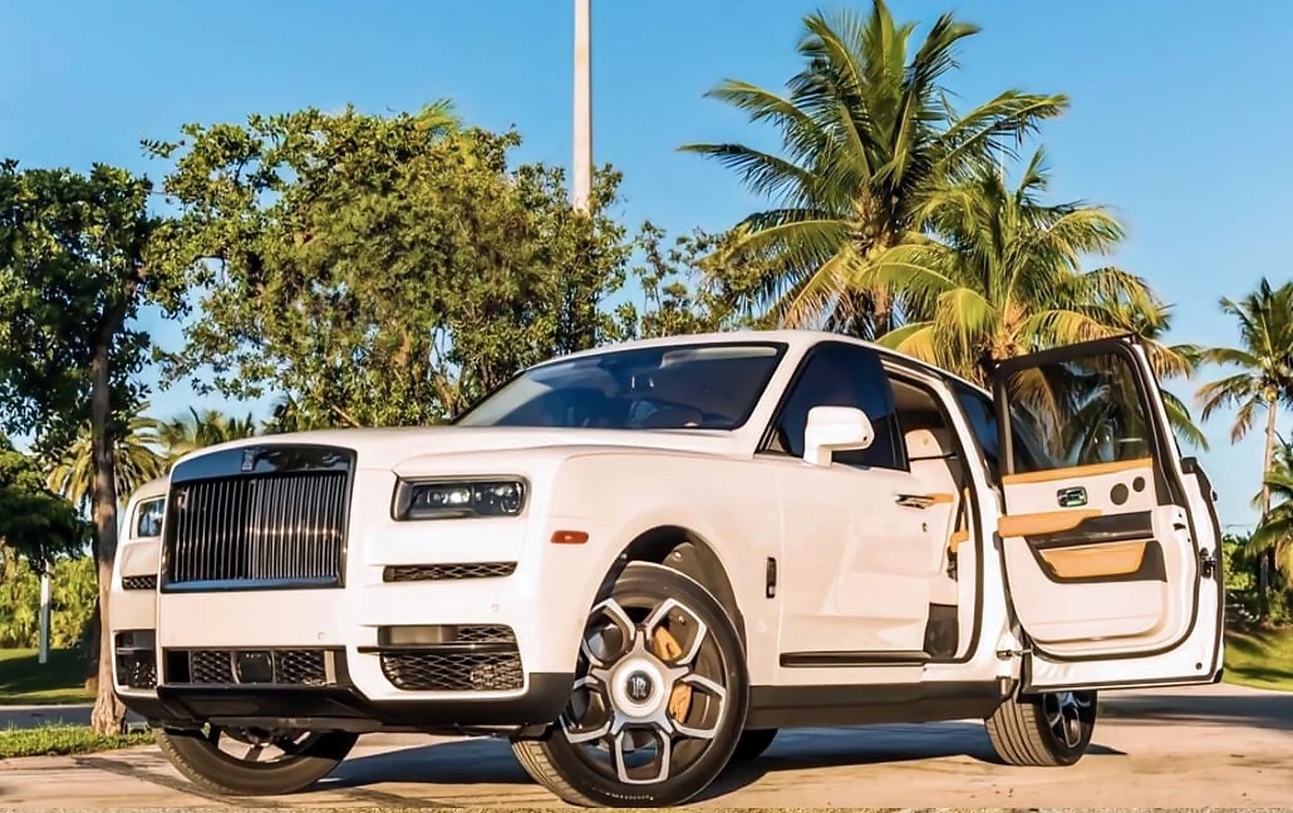 Rolls-Royce Cullinan Black Badge detail relevant to gala and red-carpet car rentals on RENT MIAMI LUXURY